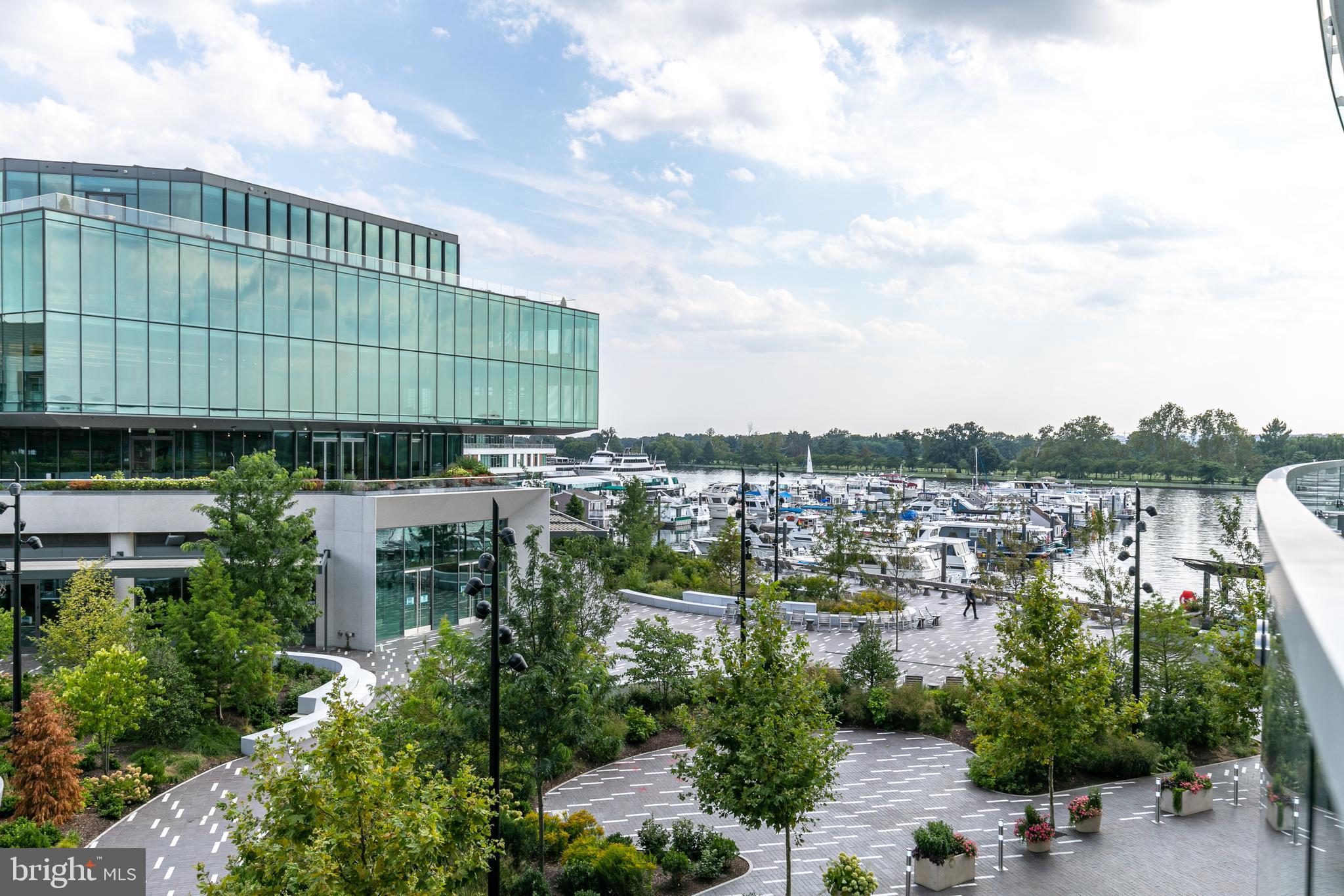 601 WHARF STREET SW 303