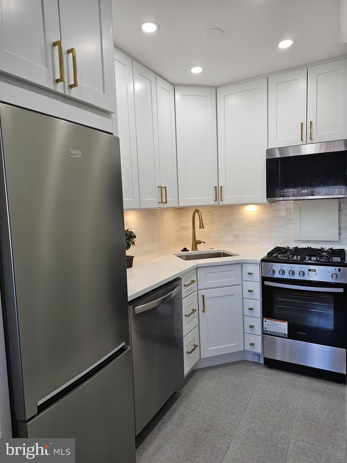 305 C STREET NE 301