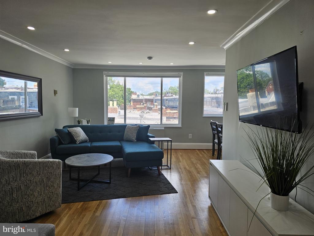 305 C STREET NE 301