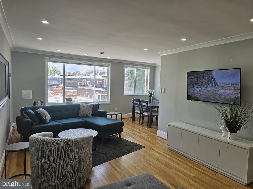 305 C STREET NE 301