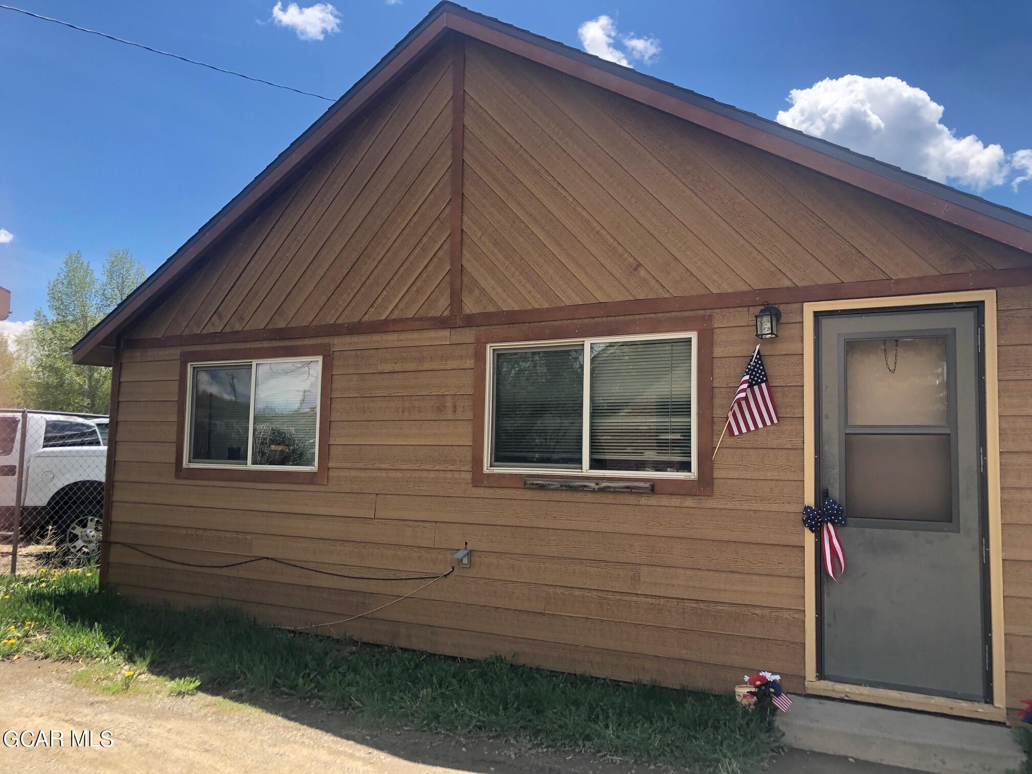 250 & 248 East Agate Avenue