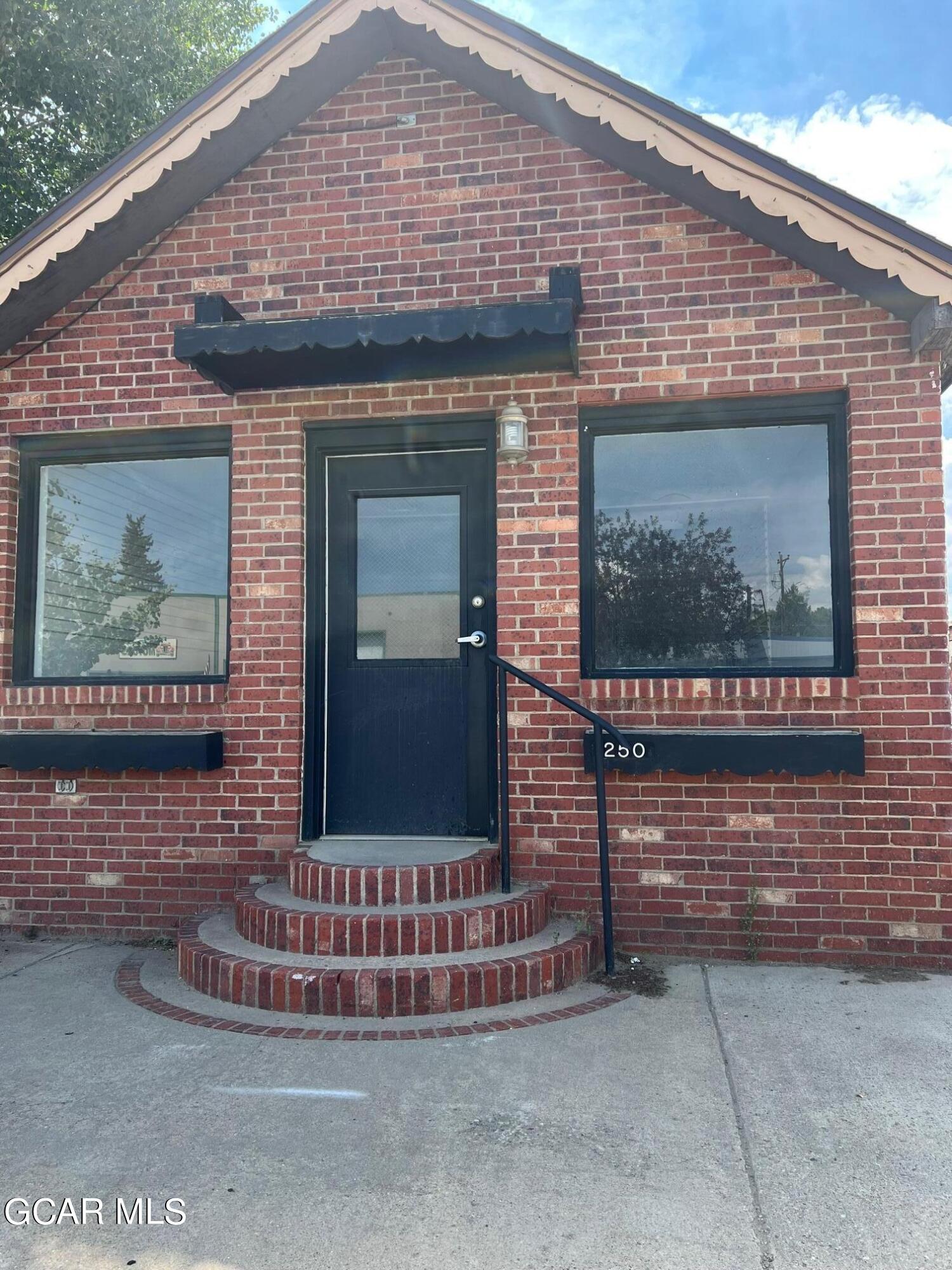 250 & 248 East Agate Avenue