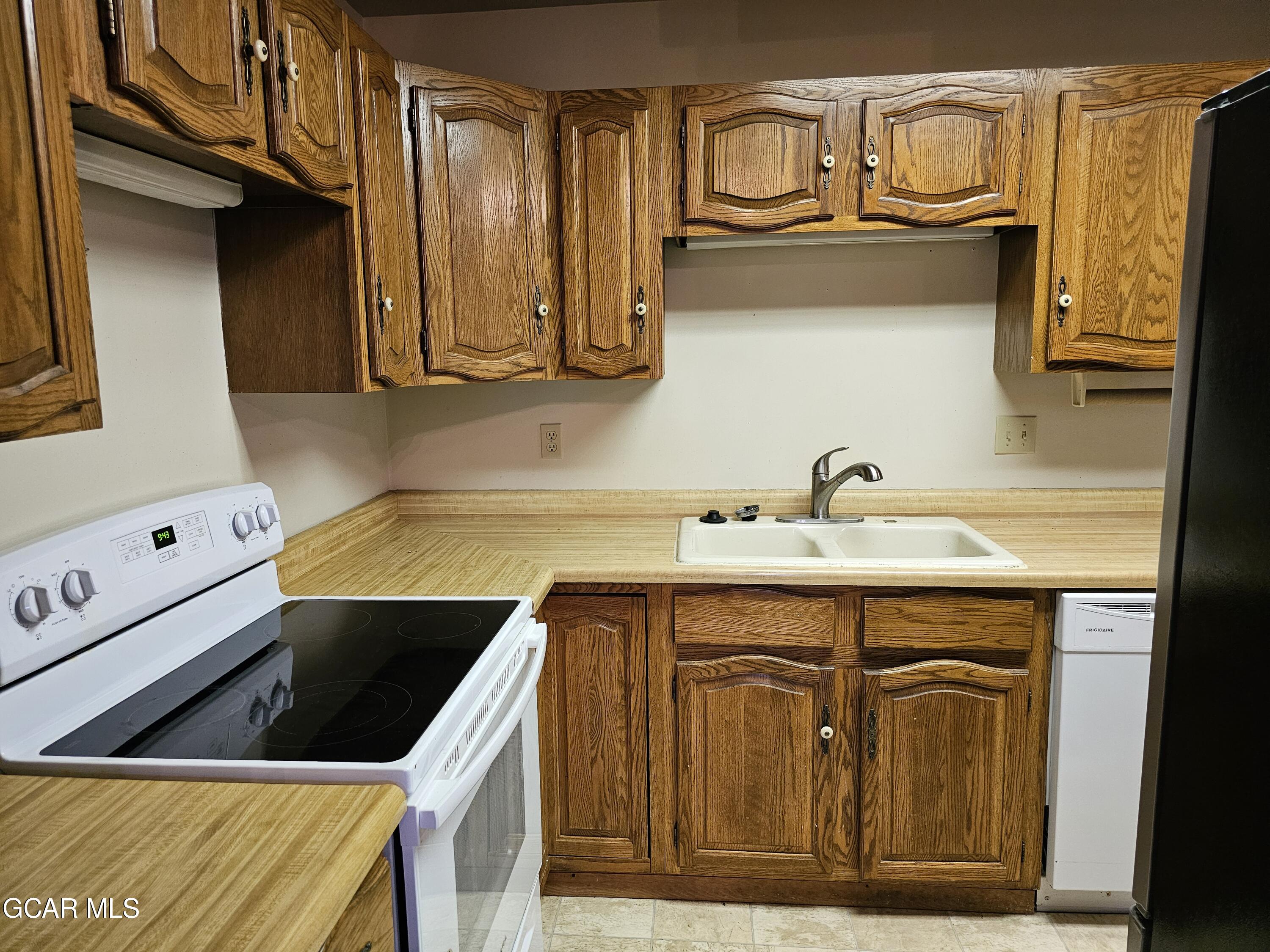 77 GCR 8990 Court