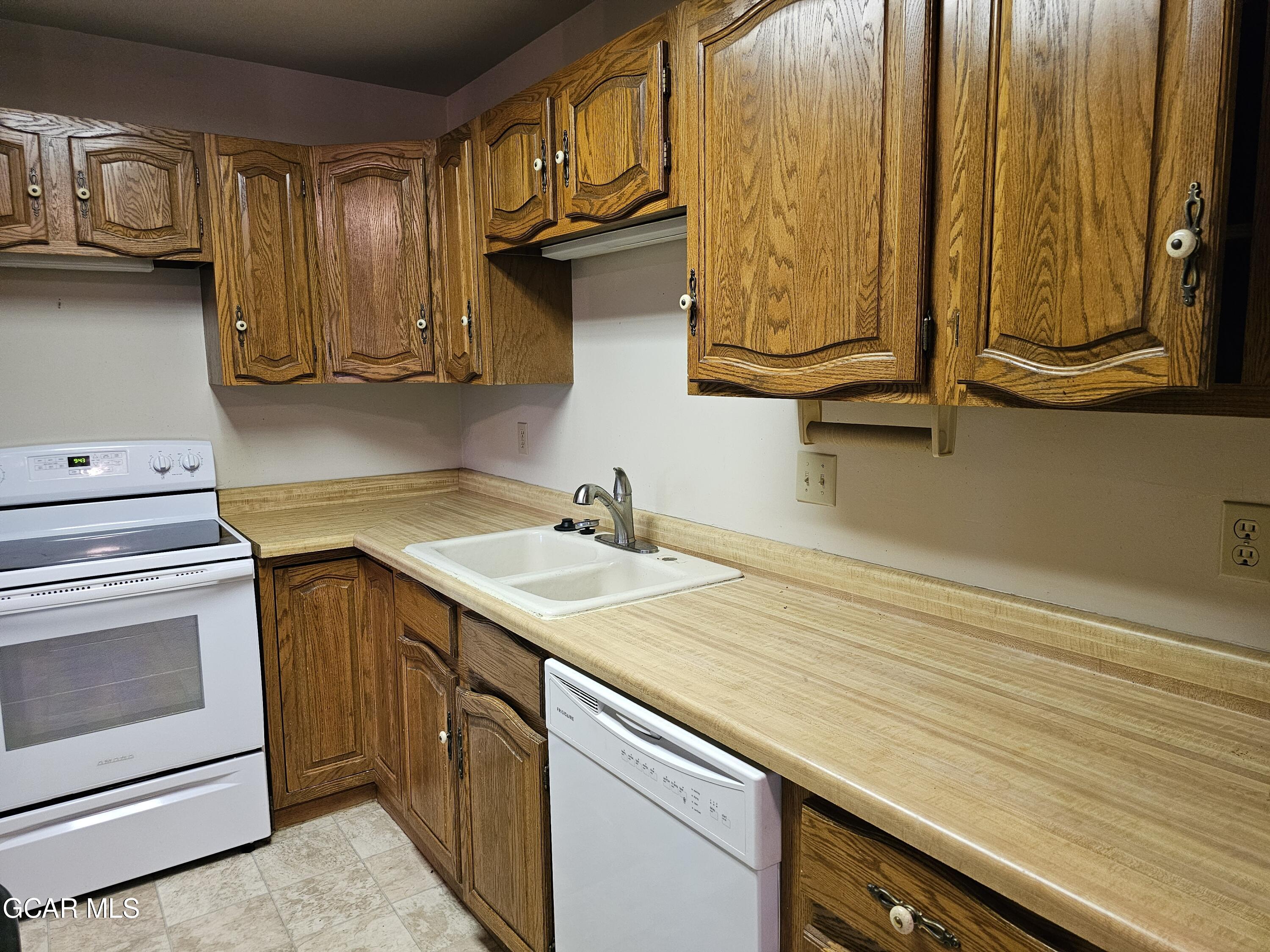 77 GCR 8990 Court