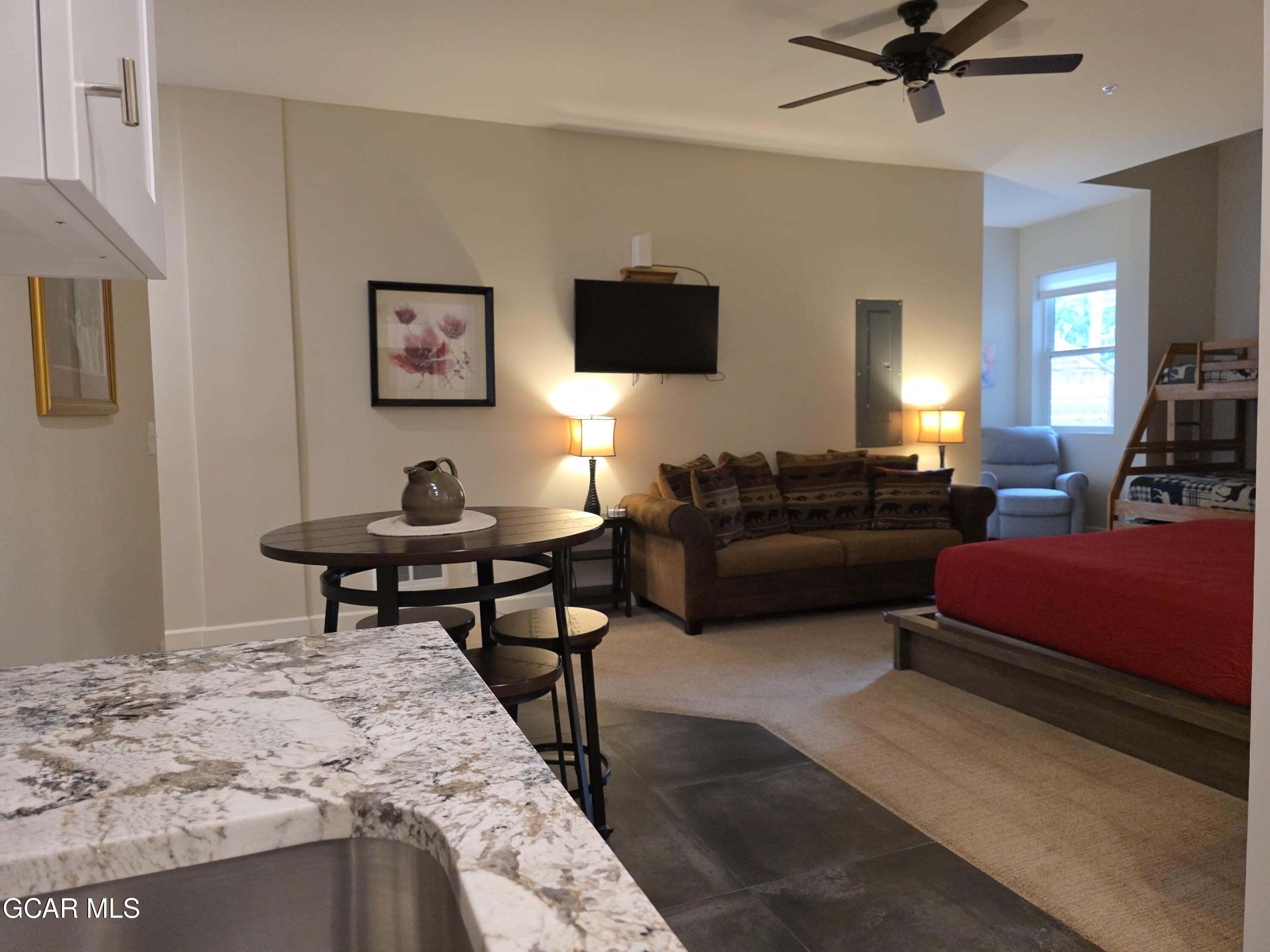 800 PARK Avenue 103