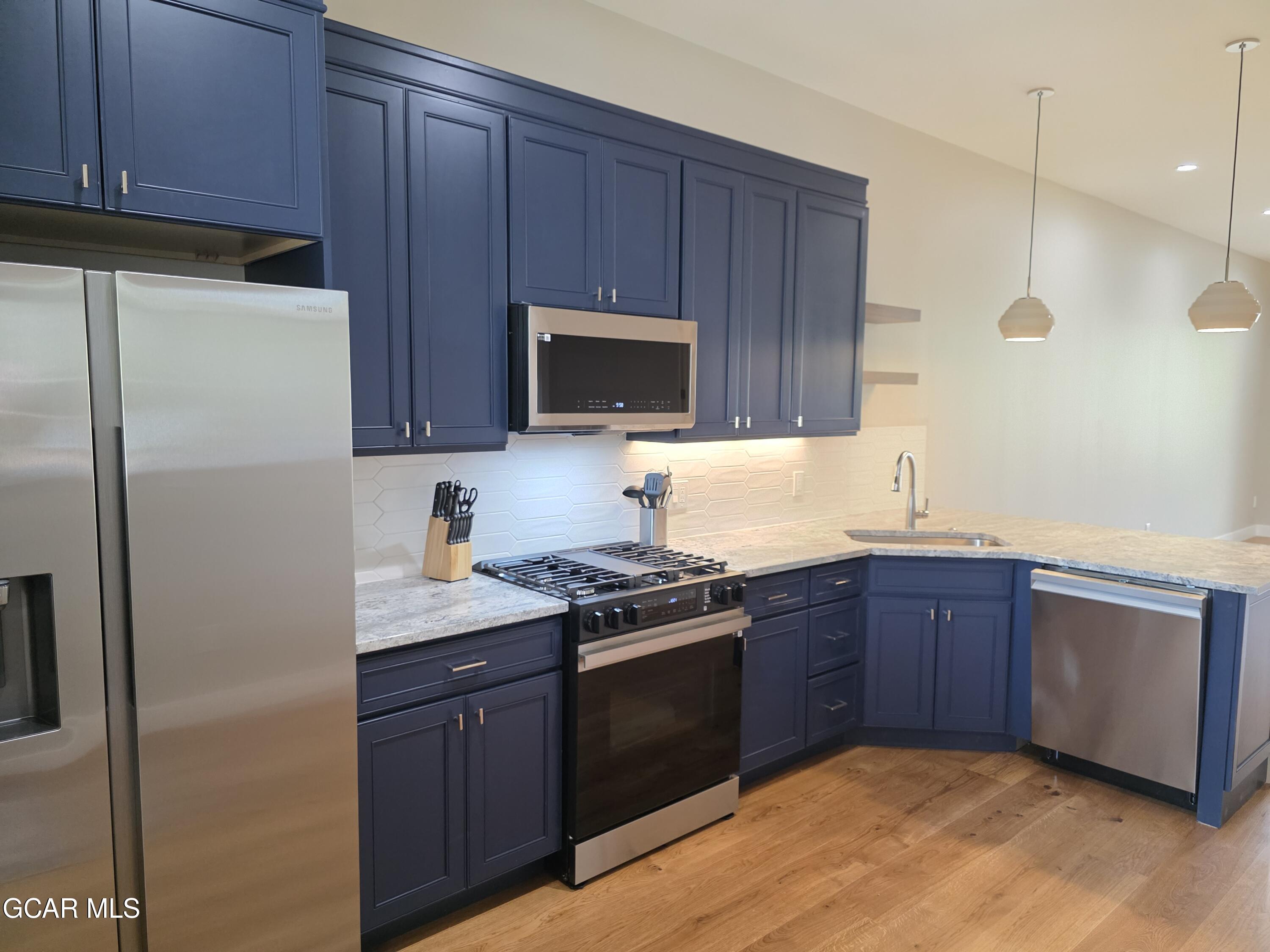 505 GRAND Avenue 204