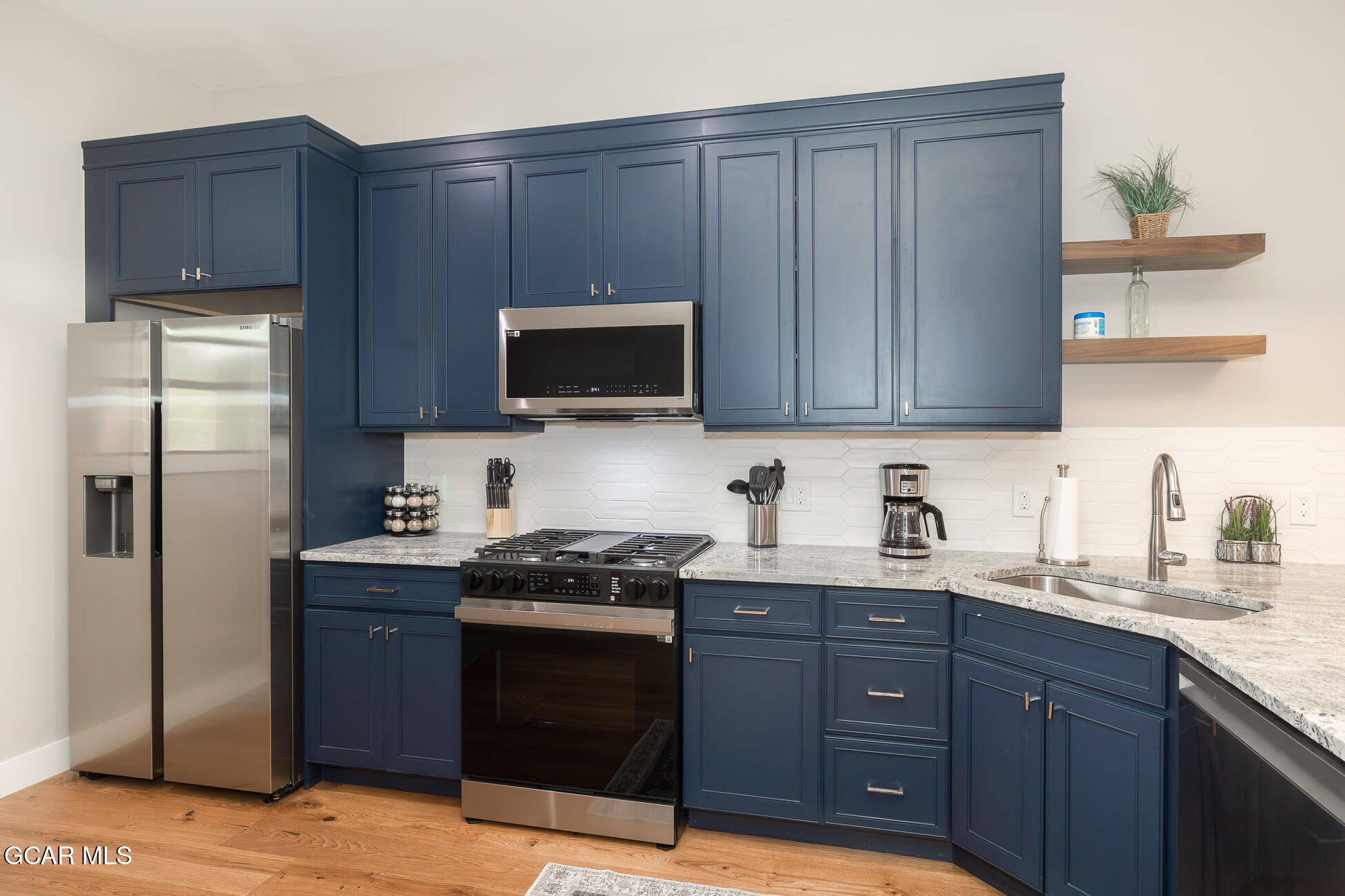 505 GRAND Avenue 204