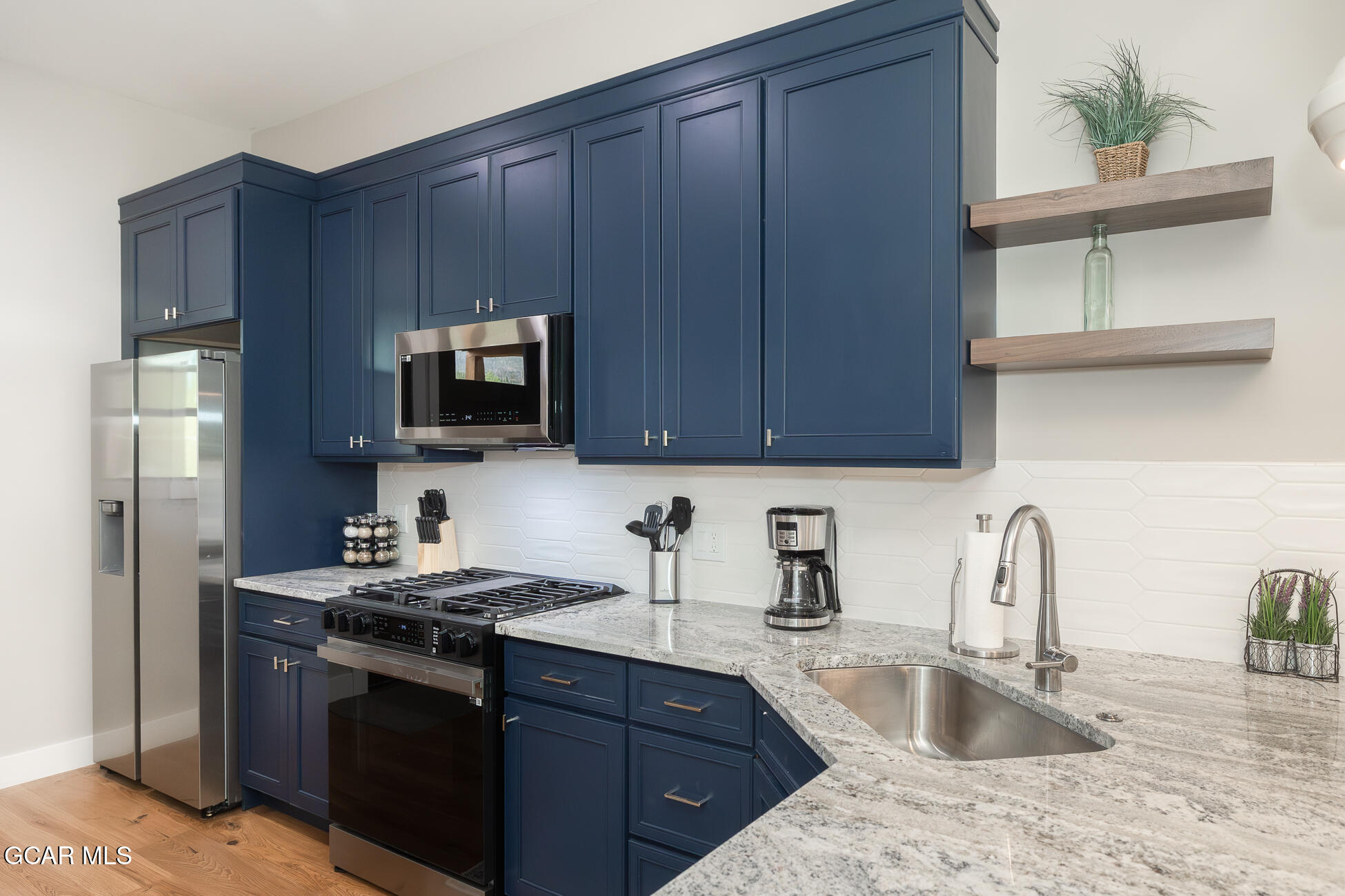 505 GRAND Avenue 204