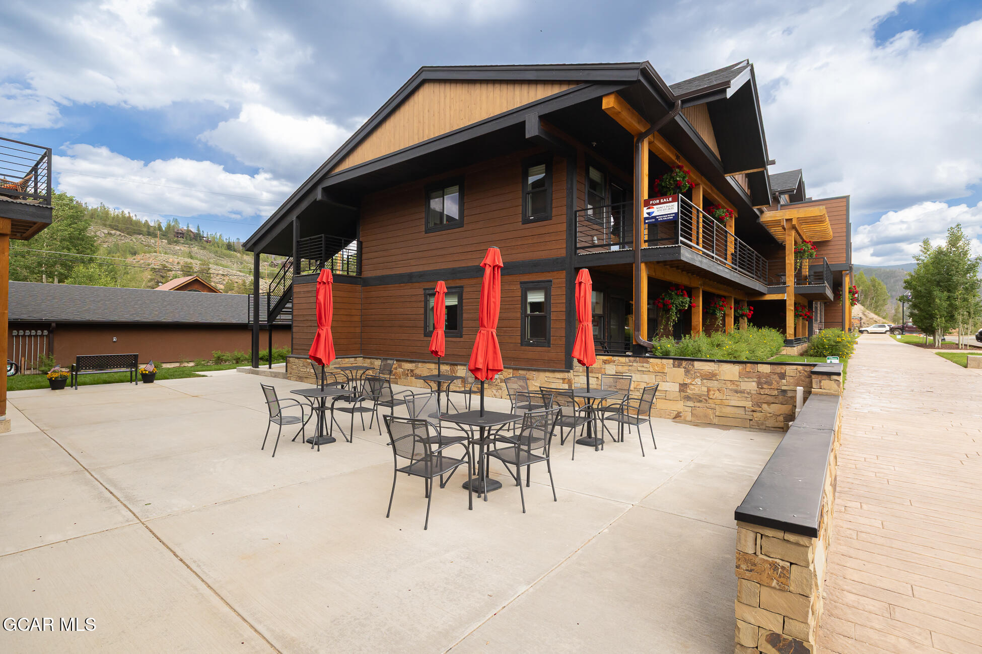 505 GRAND Avenue 204