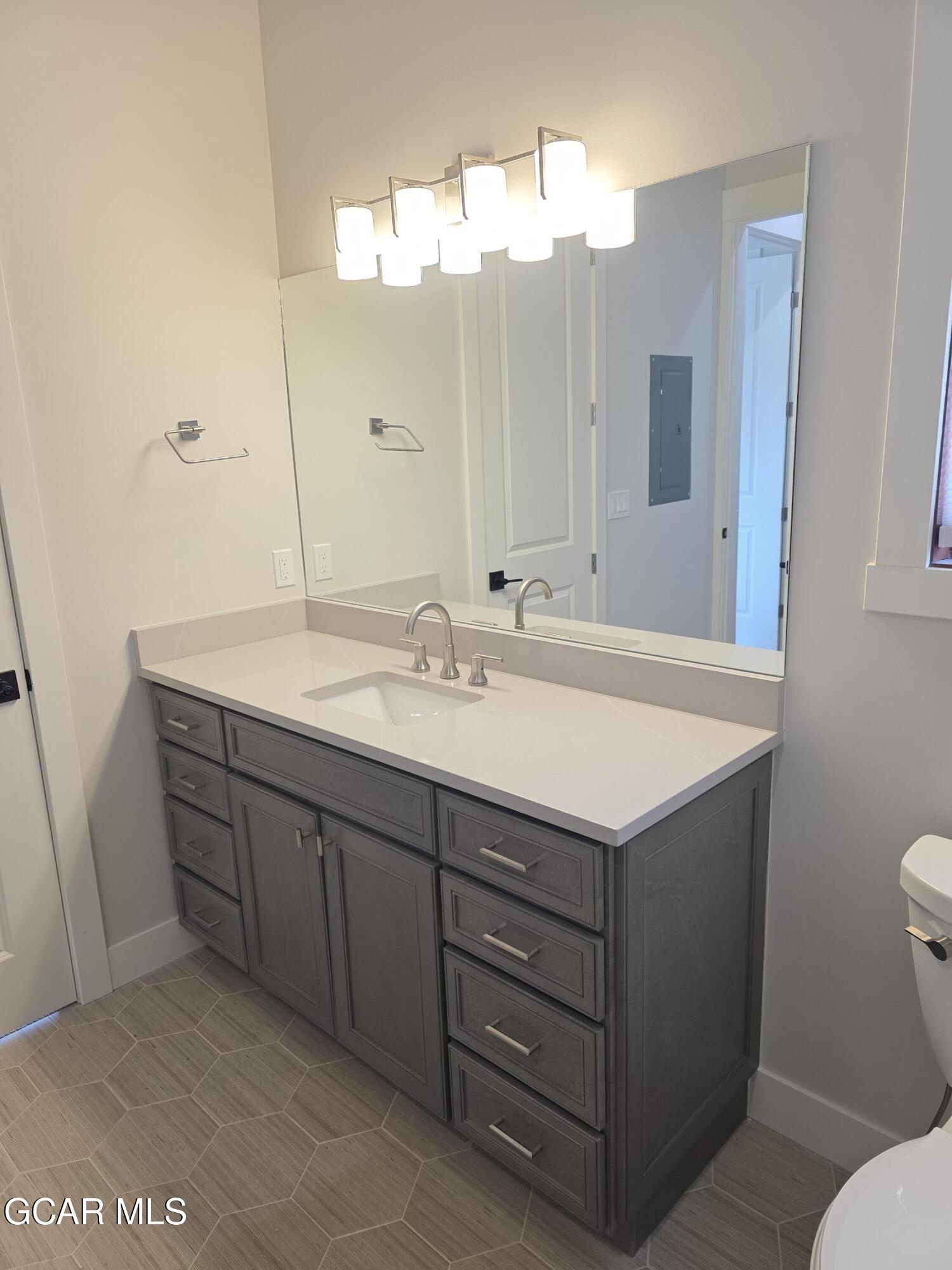 505 GRAND Avenue 201