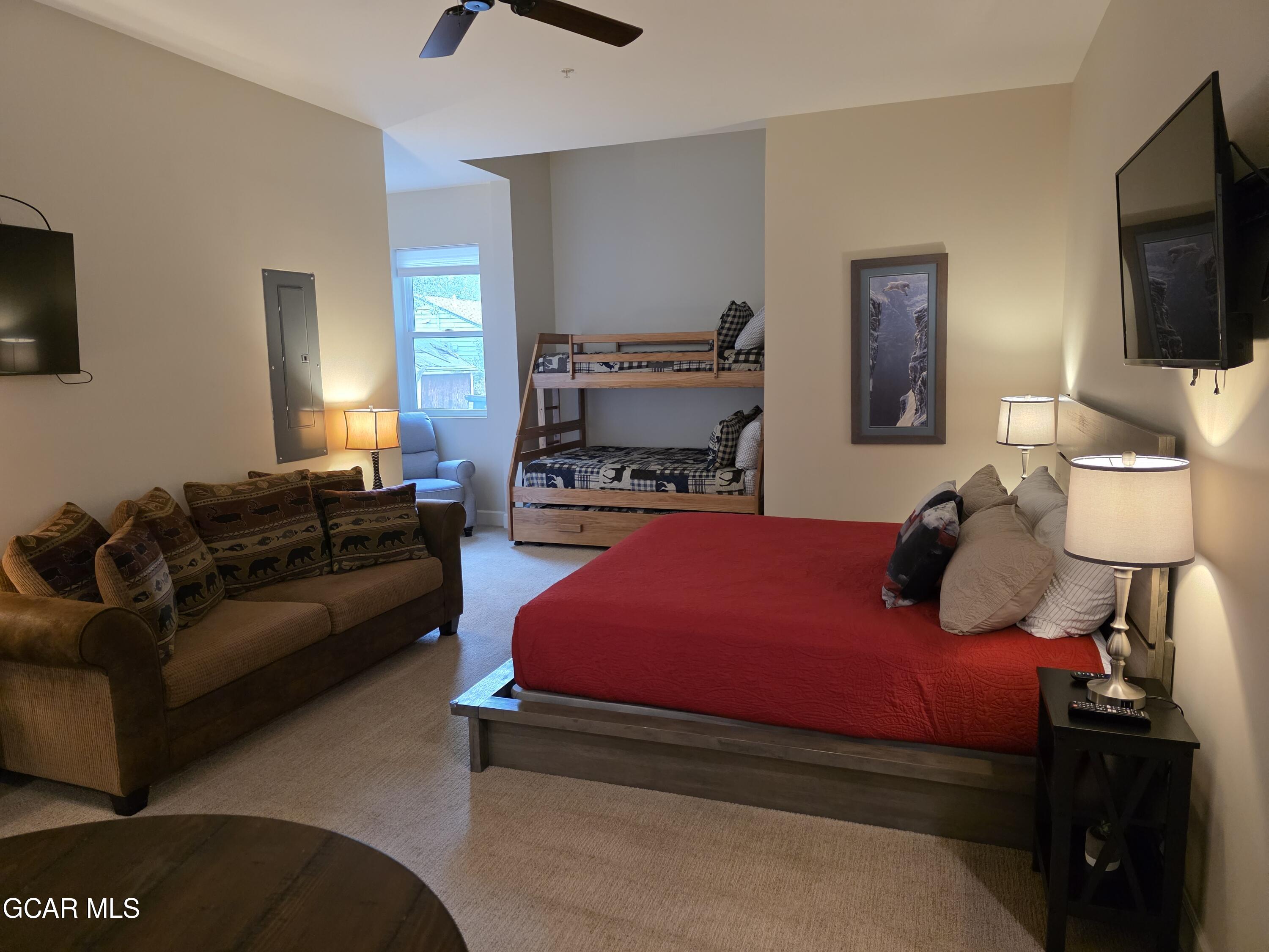 800 Park Avenue 103