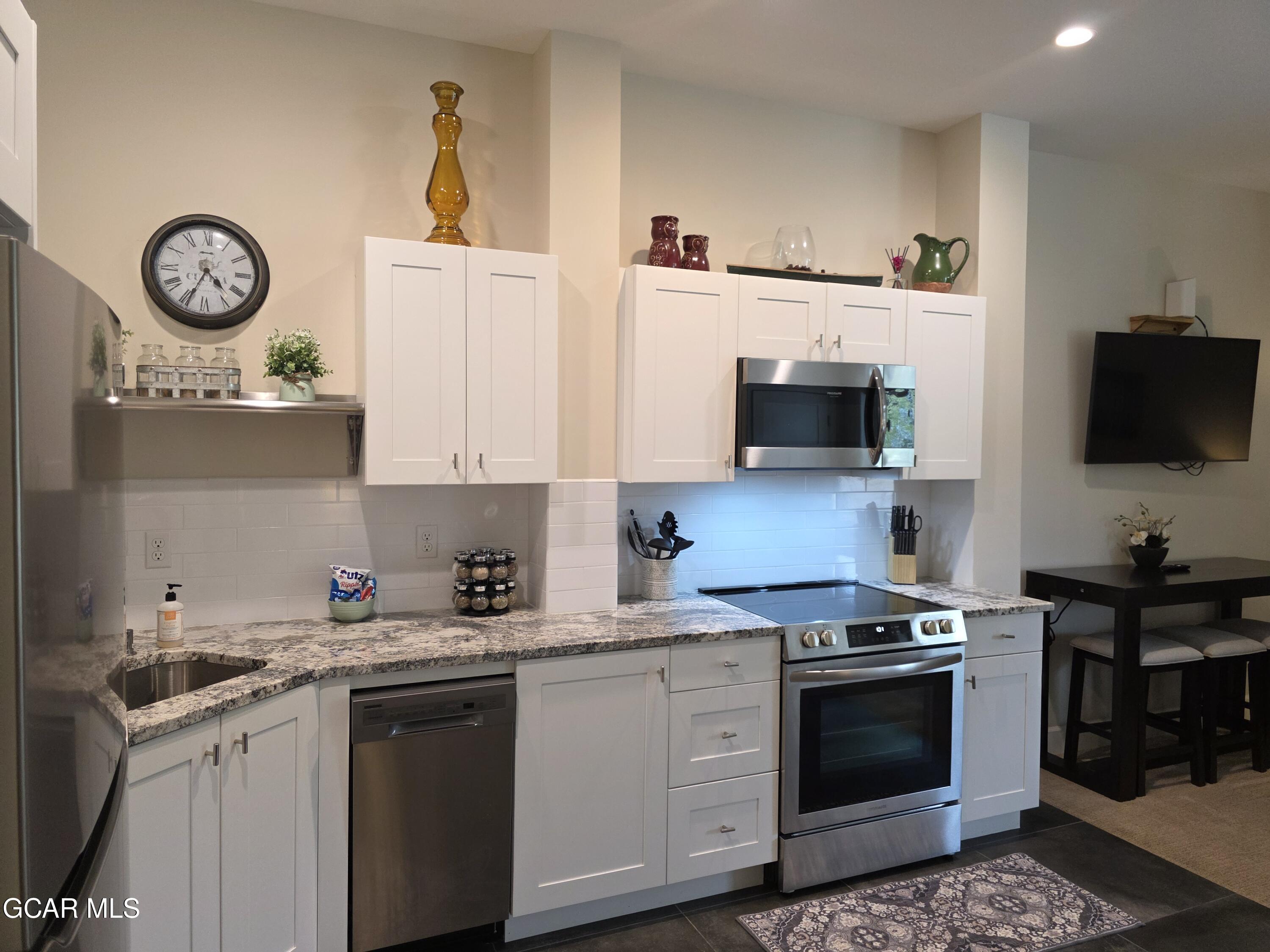 800 Park Avenue 103