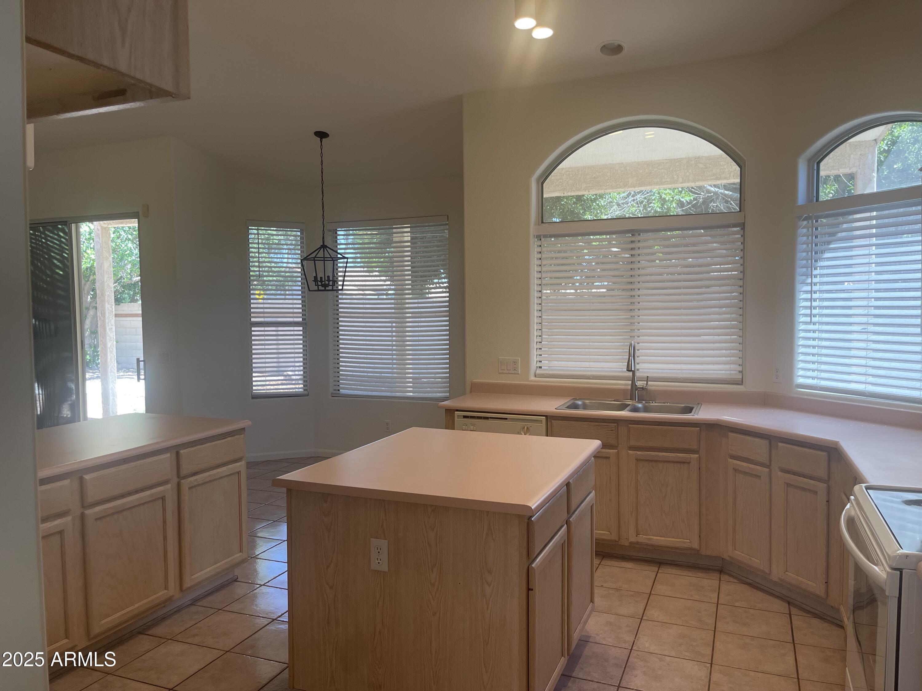 11109 W AMELIA Avenue