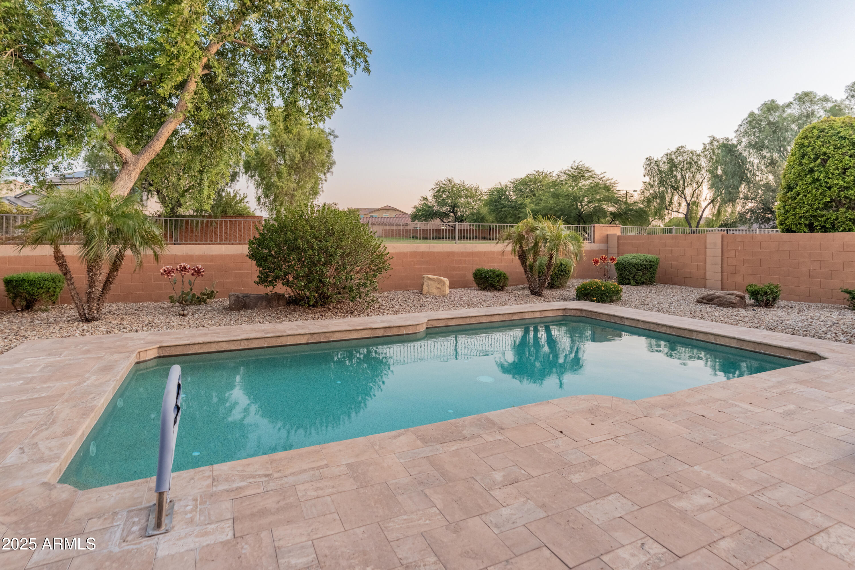 26011 W TONOPAH Drive