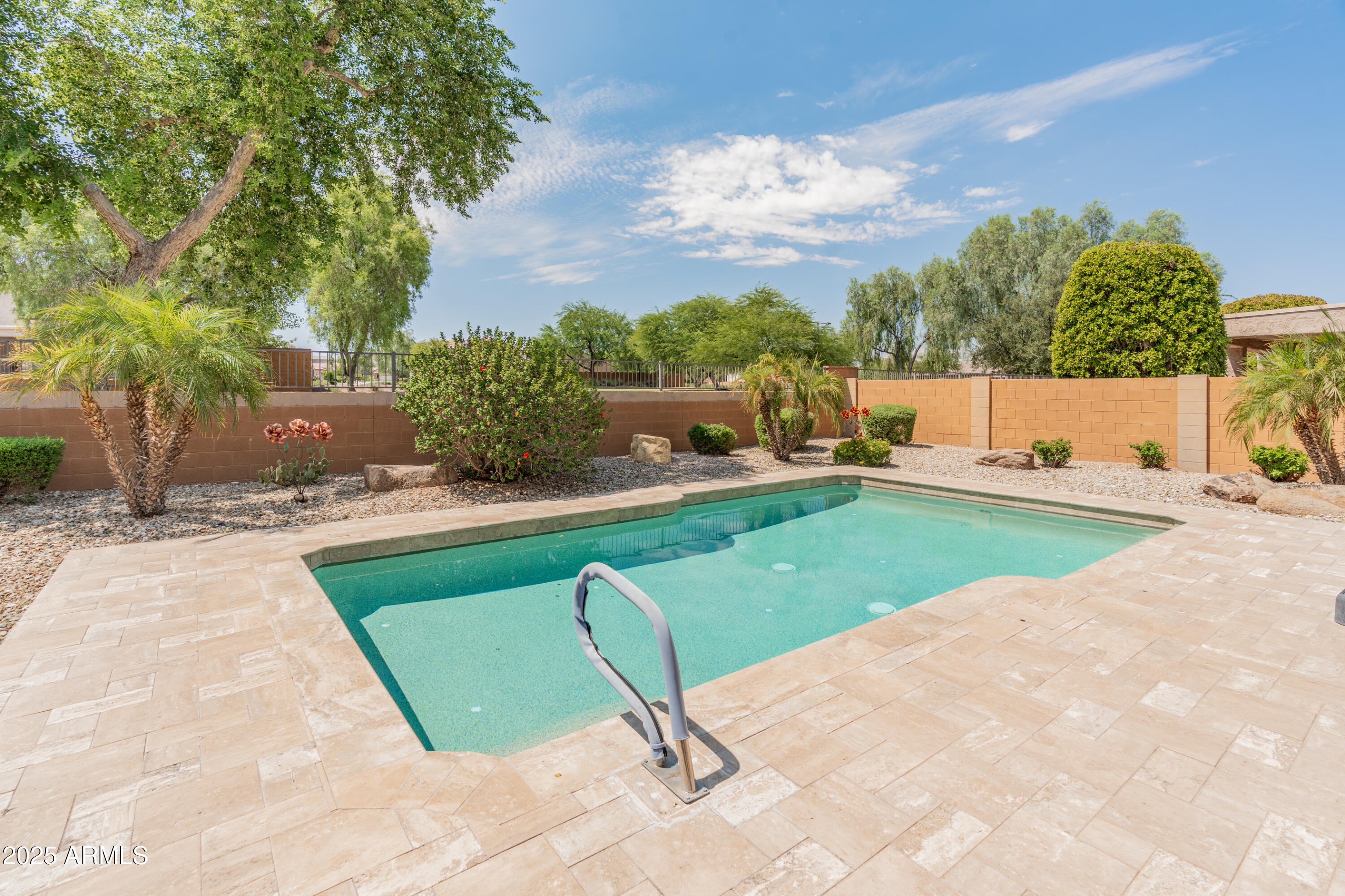 26011 W TONOPAH Drive