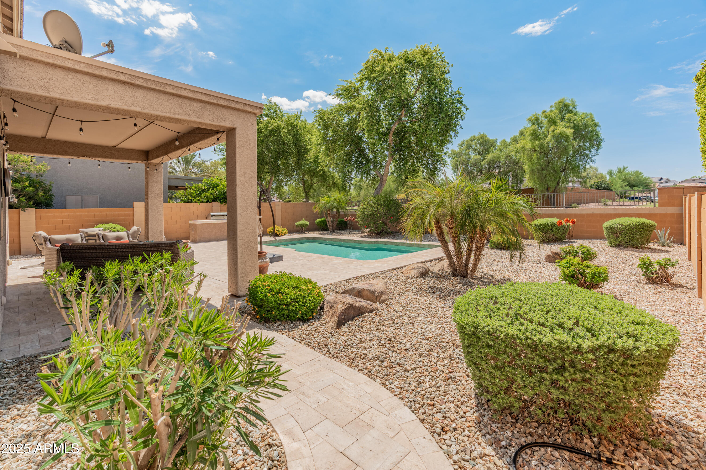 26011 W TONOPAH Drive