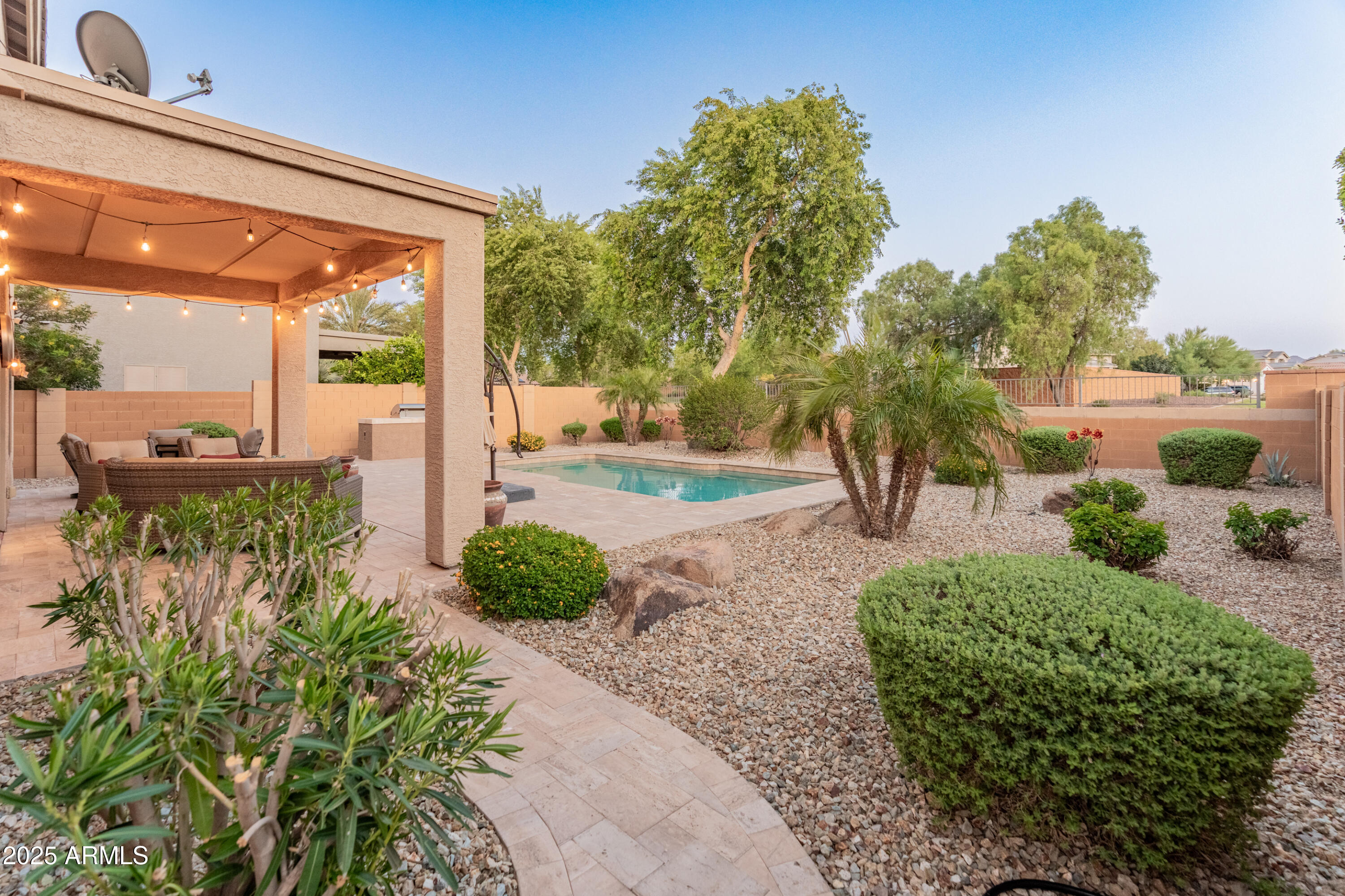 26011 W TONOPAH Drive