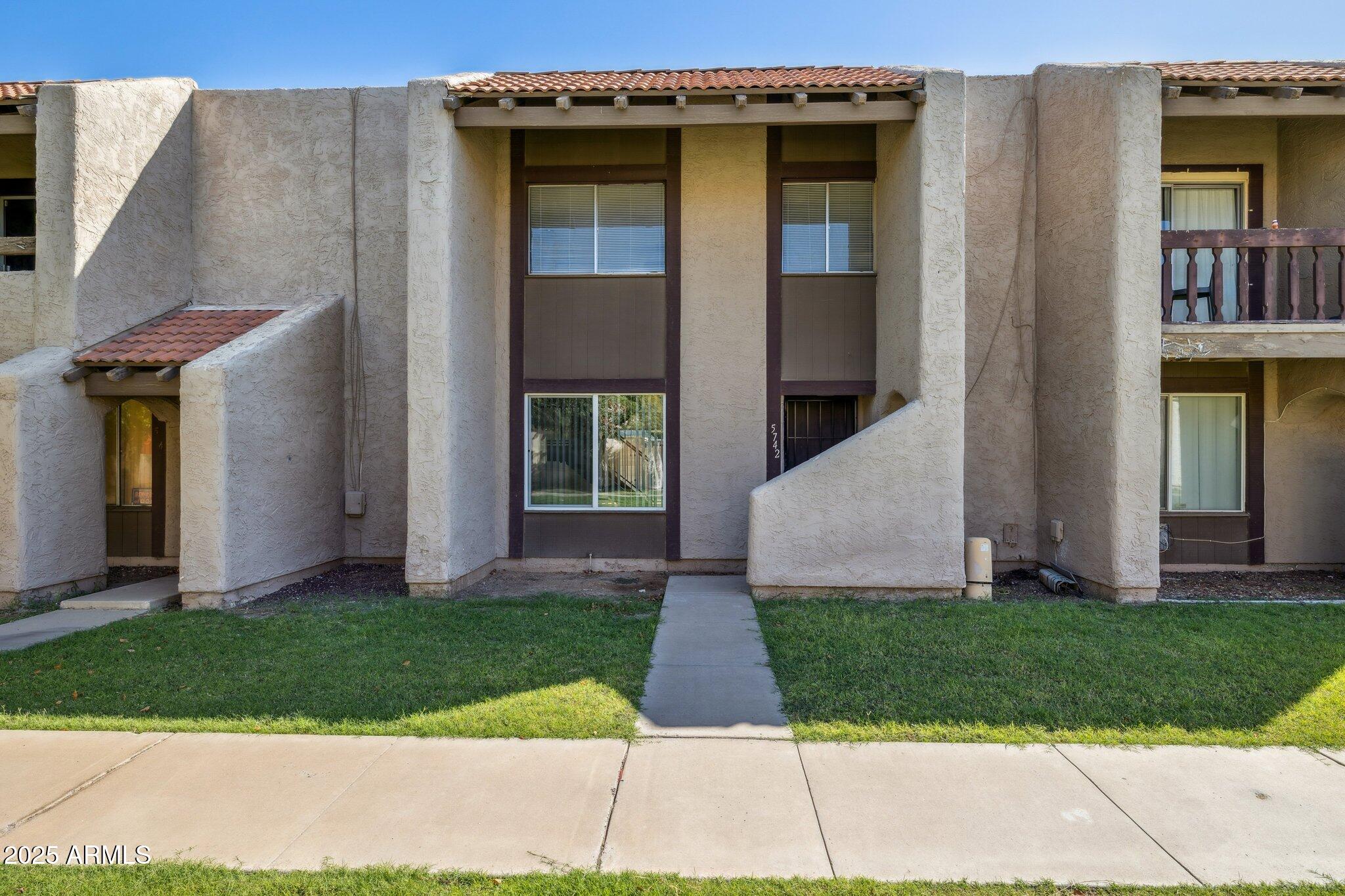 5742 N 43RD Drive