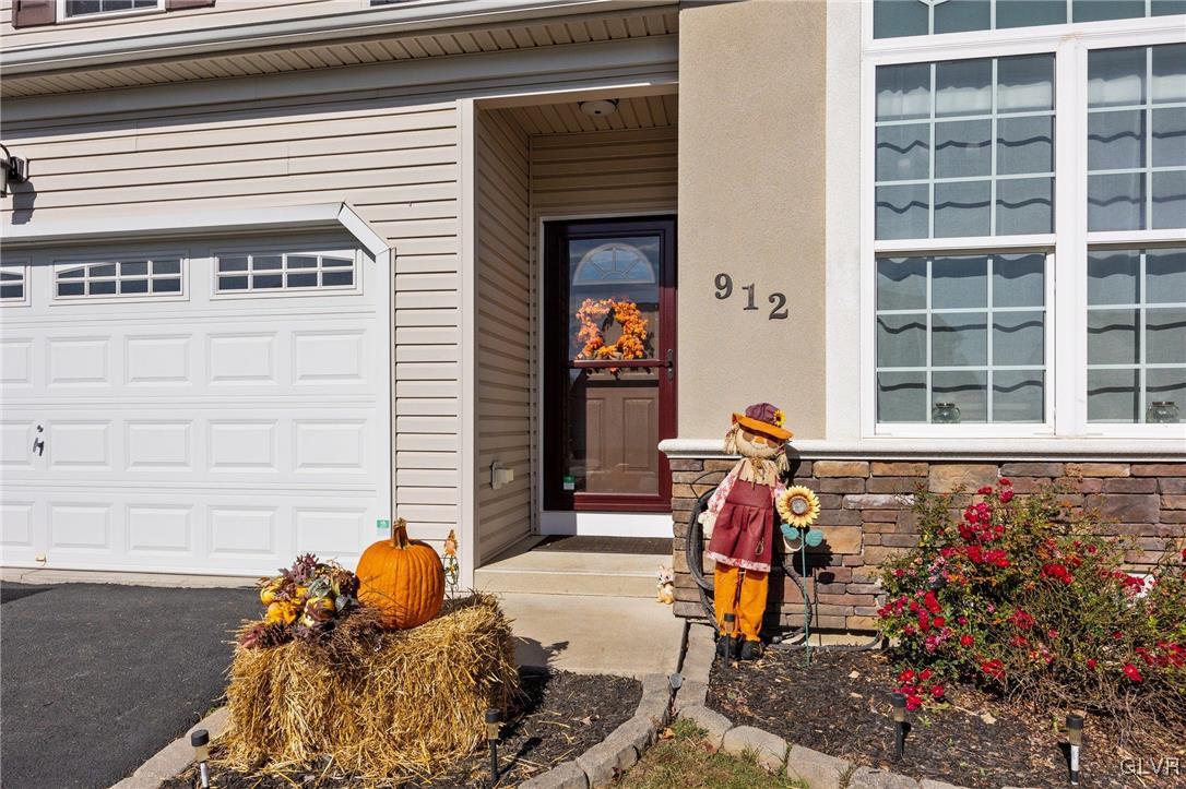 912 Graystone Circle