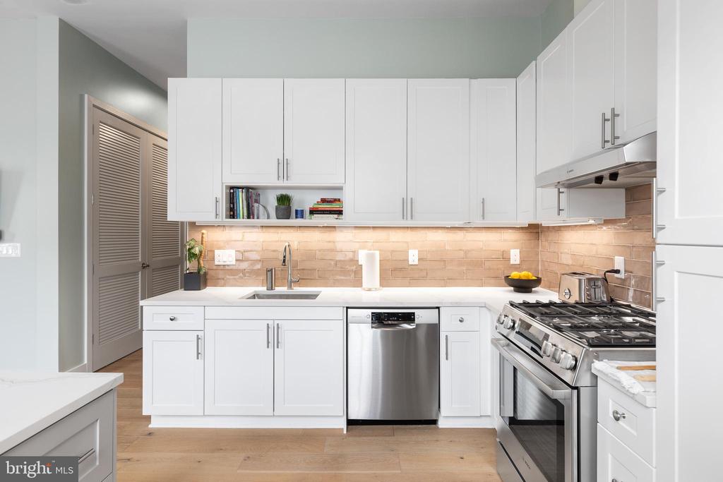 6803 CAMERON NW Unit: 510