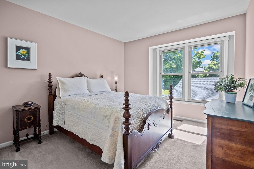 242 INVERNESS CIRCLE