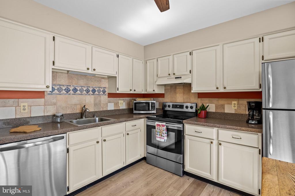 242 INVERNESS CIRCLE