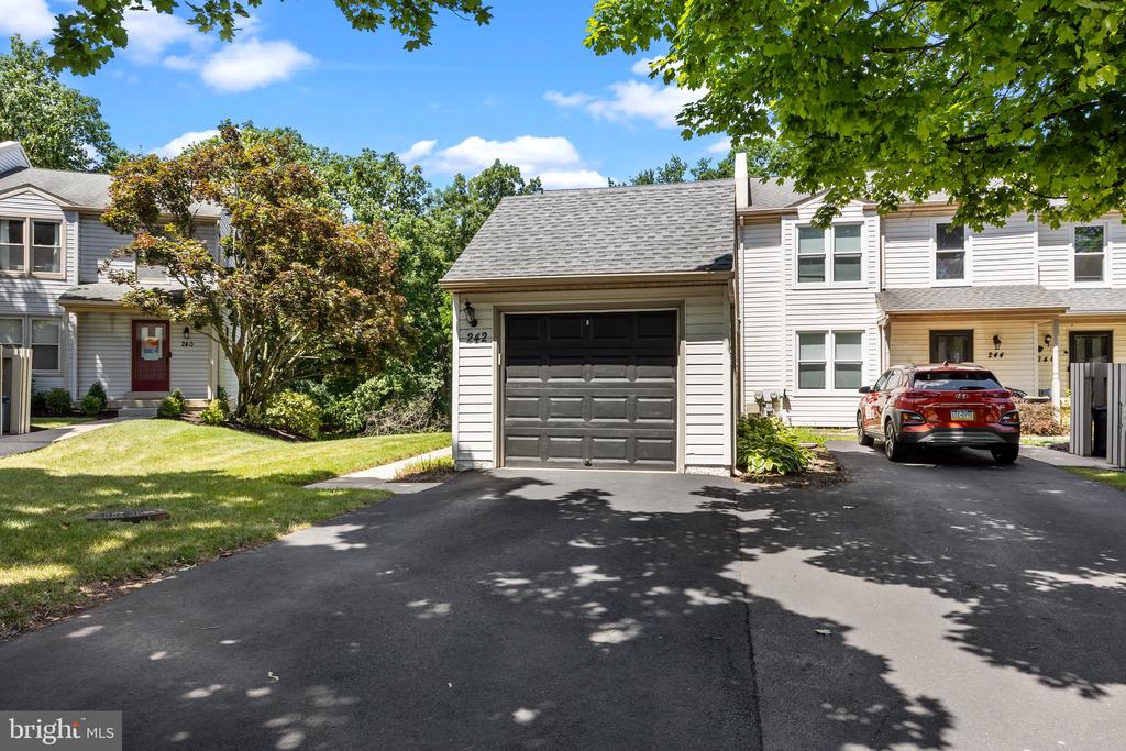 242 INVERNESS CIRCLE