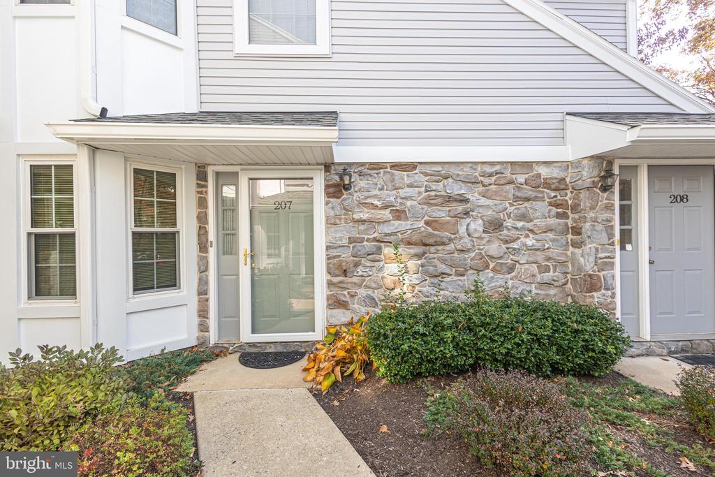 207 MEWS DRIVE Unit: 207