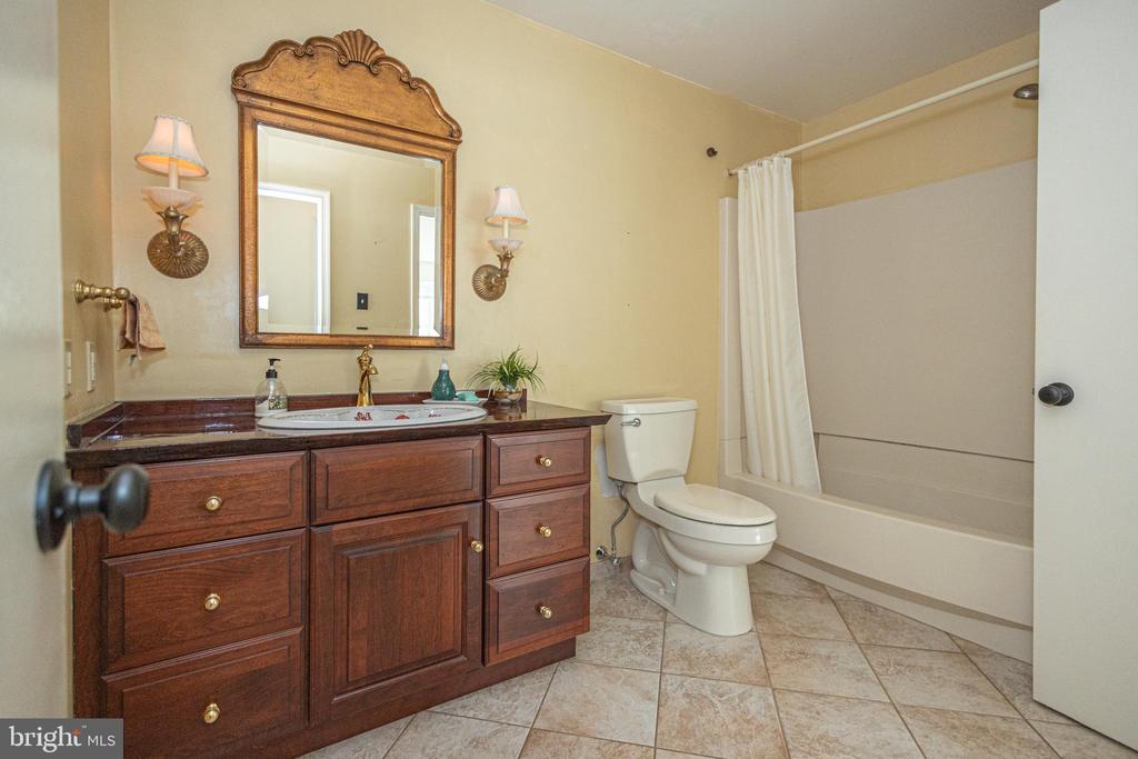 207 MEWS DRIVE Unit: 207