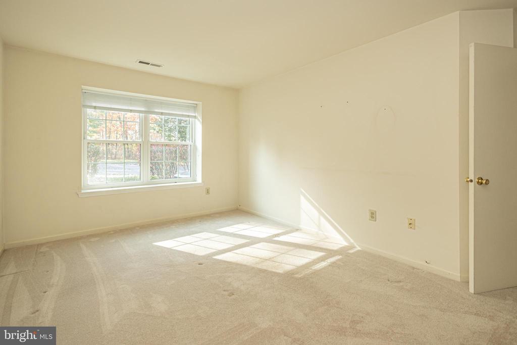 207 MEWS DRIVE Unit: 207