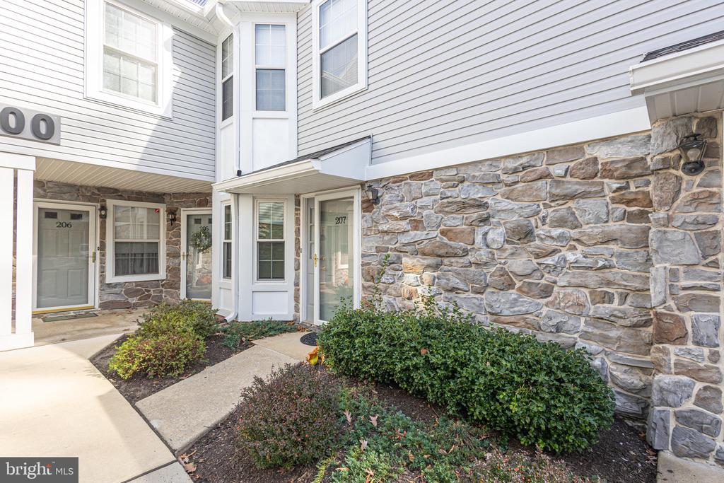 207 MEWS DRIVE Unit: 207