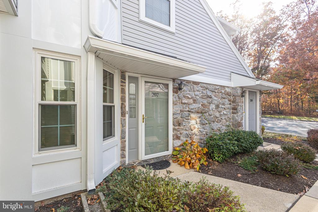 207 MEWS DRIVE Unit: 207