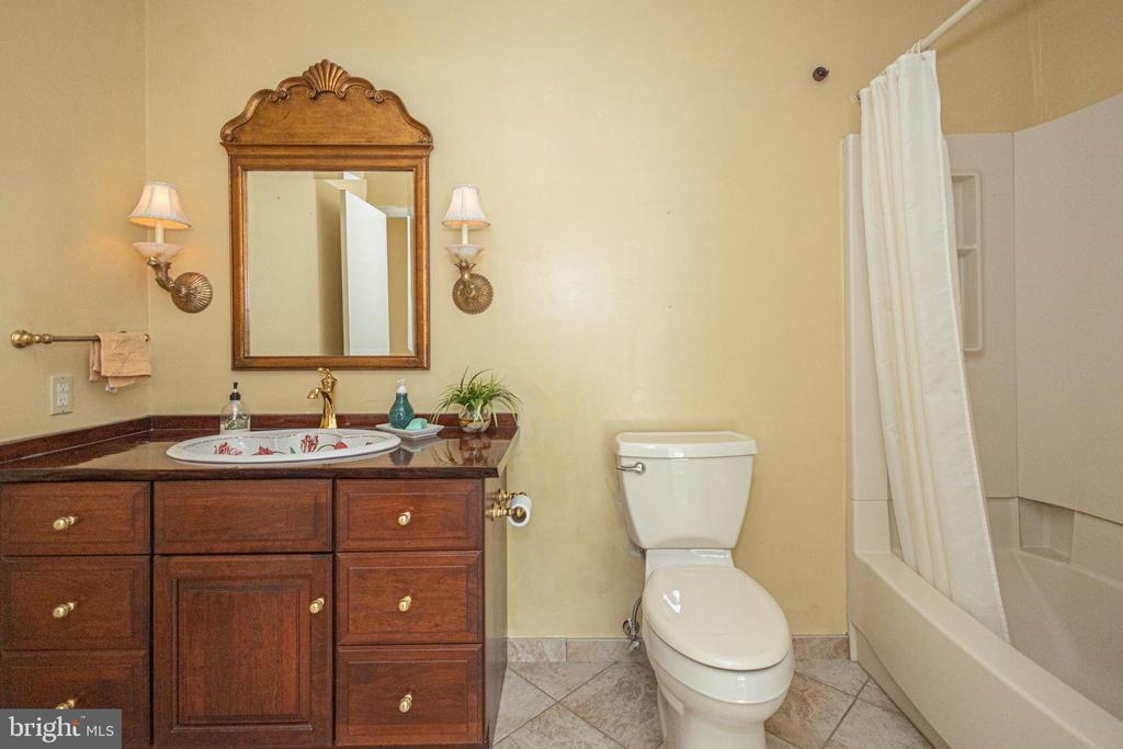 207 MEWS DRIVE Unit: 207