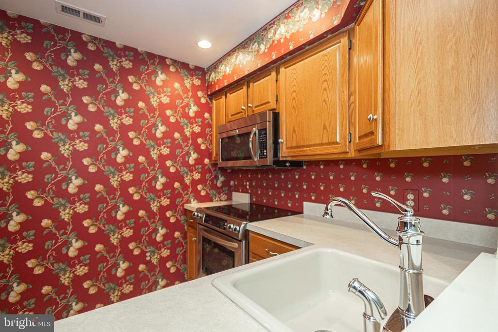 207 MEWS DRIVE Unit: 207