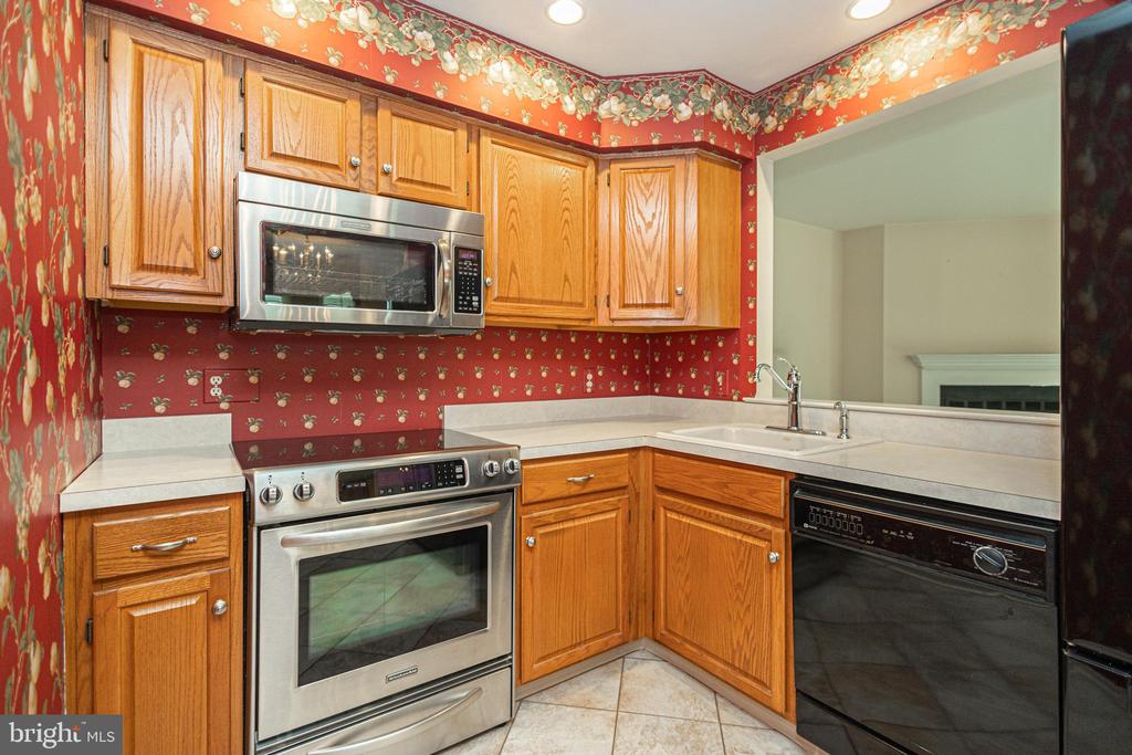 207 MEWS DRIVE Unit: 207
