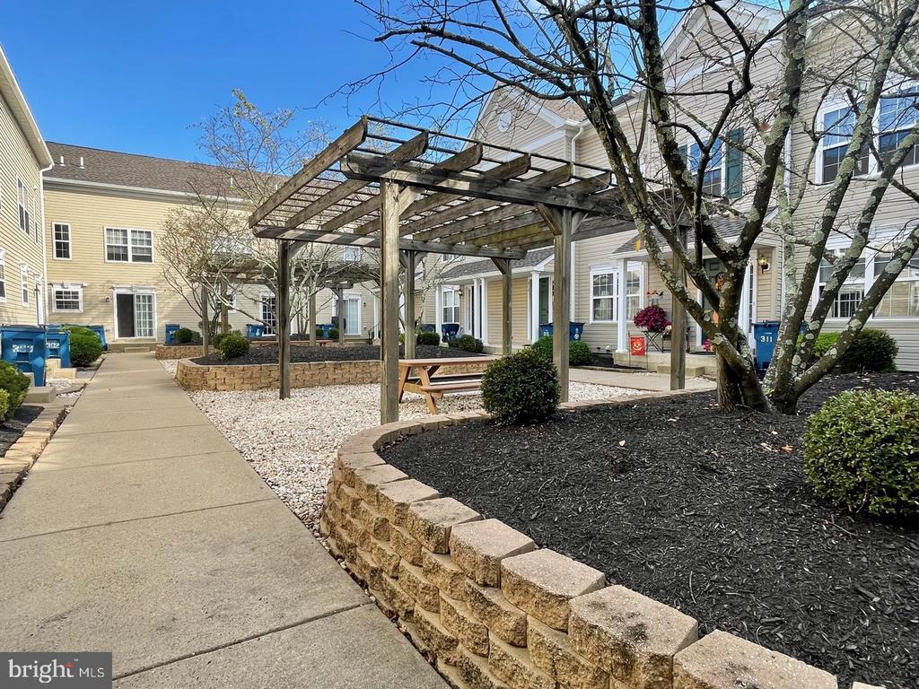 216 QUARTZ COURT Unit: 27