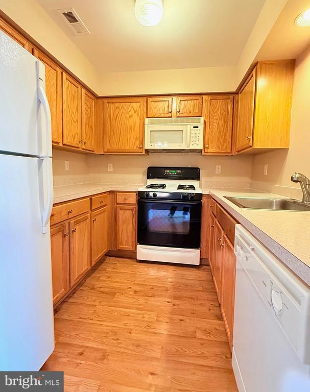 216 QUARTZ COURT Unit: 27