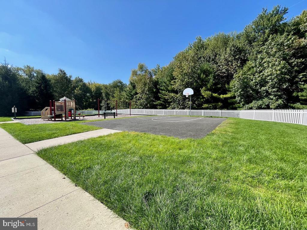 216 QUARTZ COURT Unit: 27