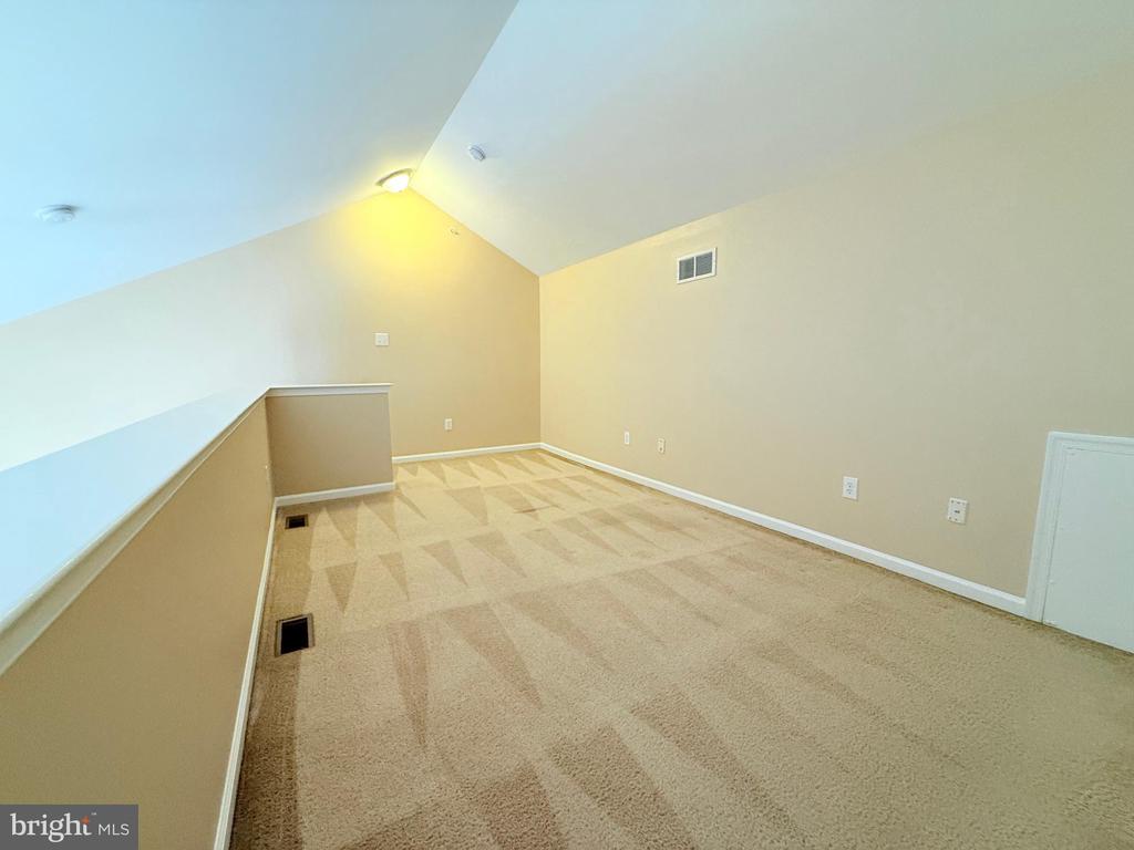 216 QUARTZ COURT Unit: 27