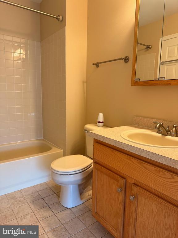 216 QUARTZ COURT Unit: 27