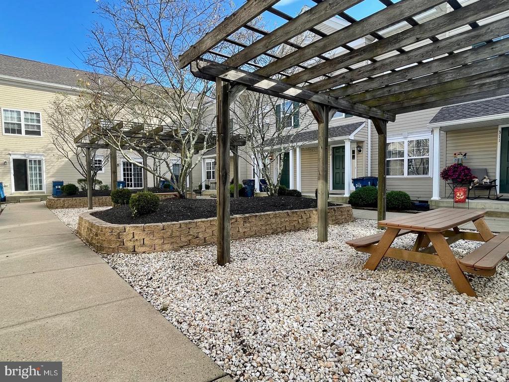 216 QUARTZ COURT Unit: 27