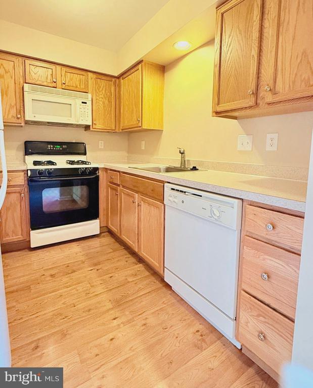 216 QUARTZ COURT Unit: 27