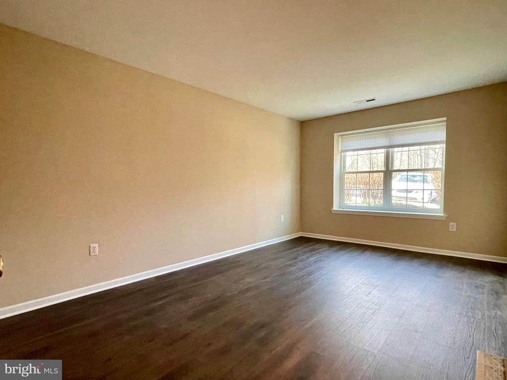 207 MEWS DRIVE Unit: 207