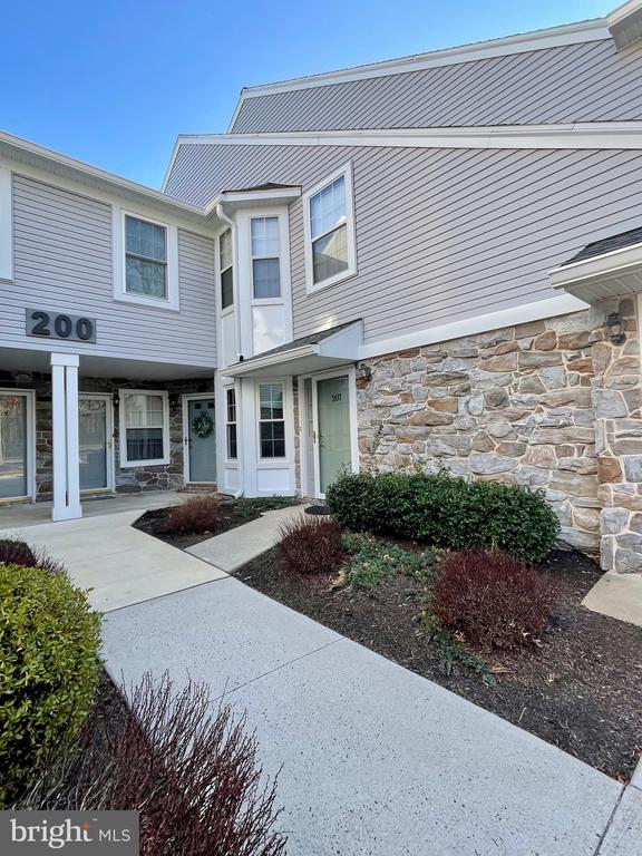 207 MEWS DRIVE Unit: 207