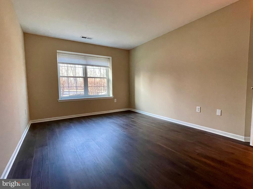 207 MEWS DRIVE Unit: 207