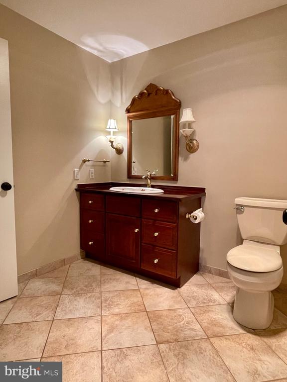 207 MEWS DRIVE Unit: 207