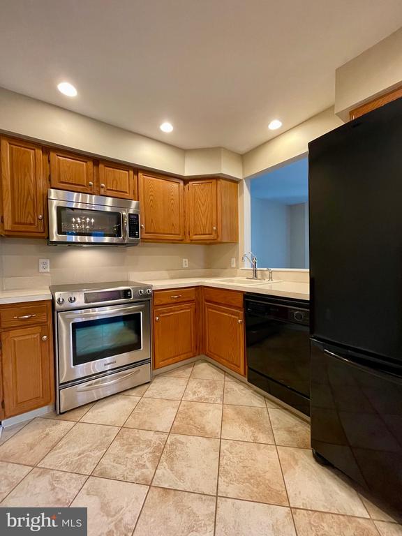 207 MEWS DRIVE Unit: 207