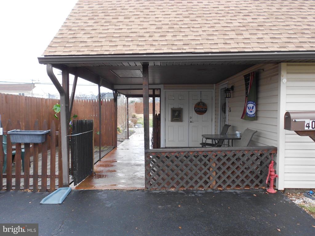 40 CORAL LANE