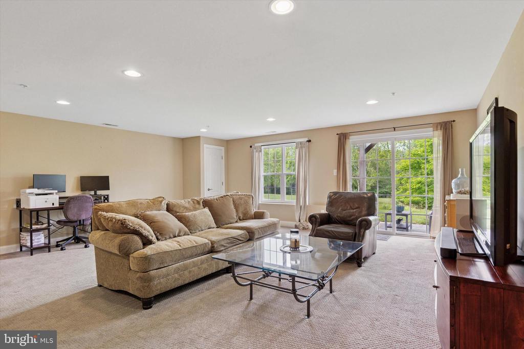 3194 BROOKSIDE DRIVE
