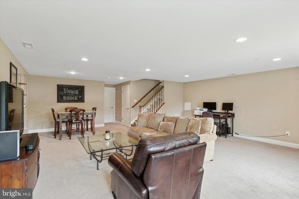 3194 BROOKSIDE DRIVE